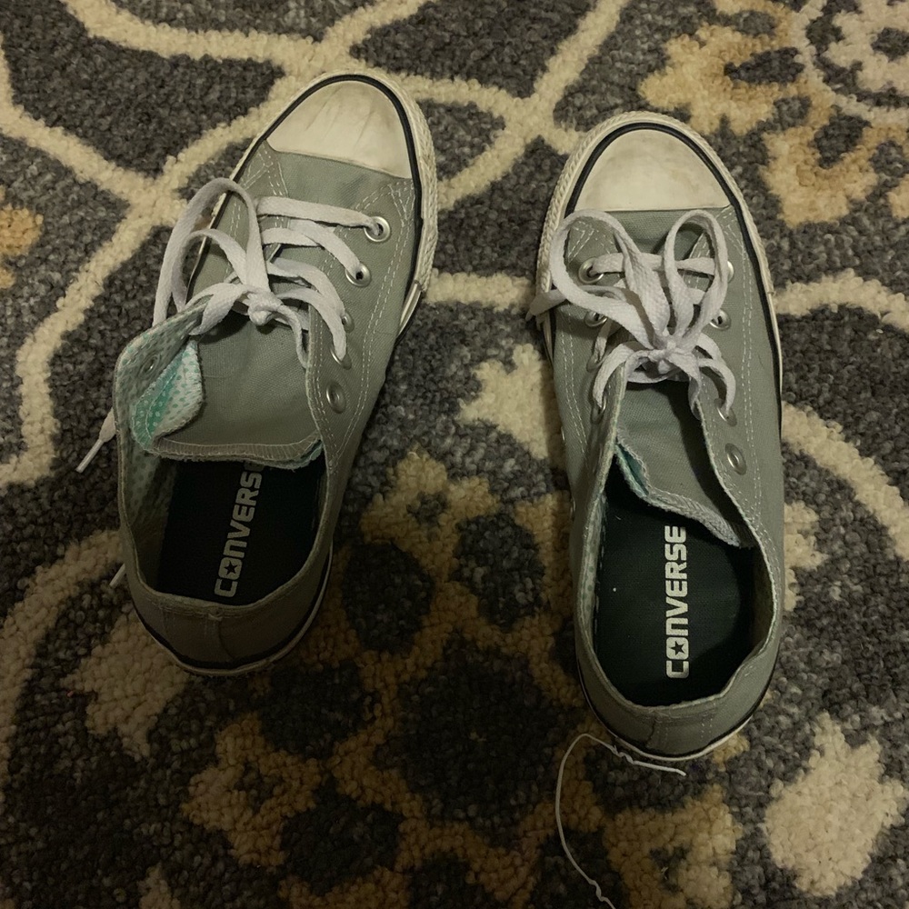 Converses - Picture 3 of 5
